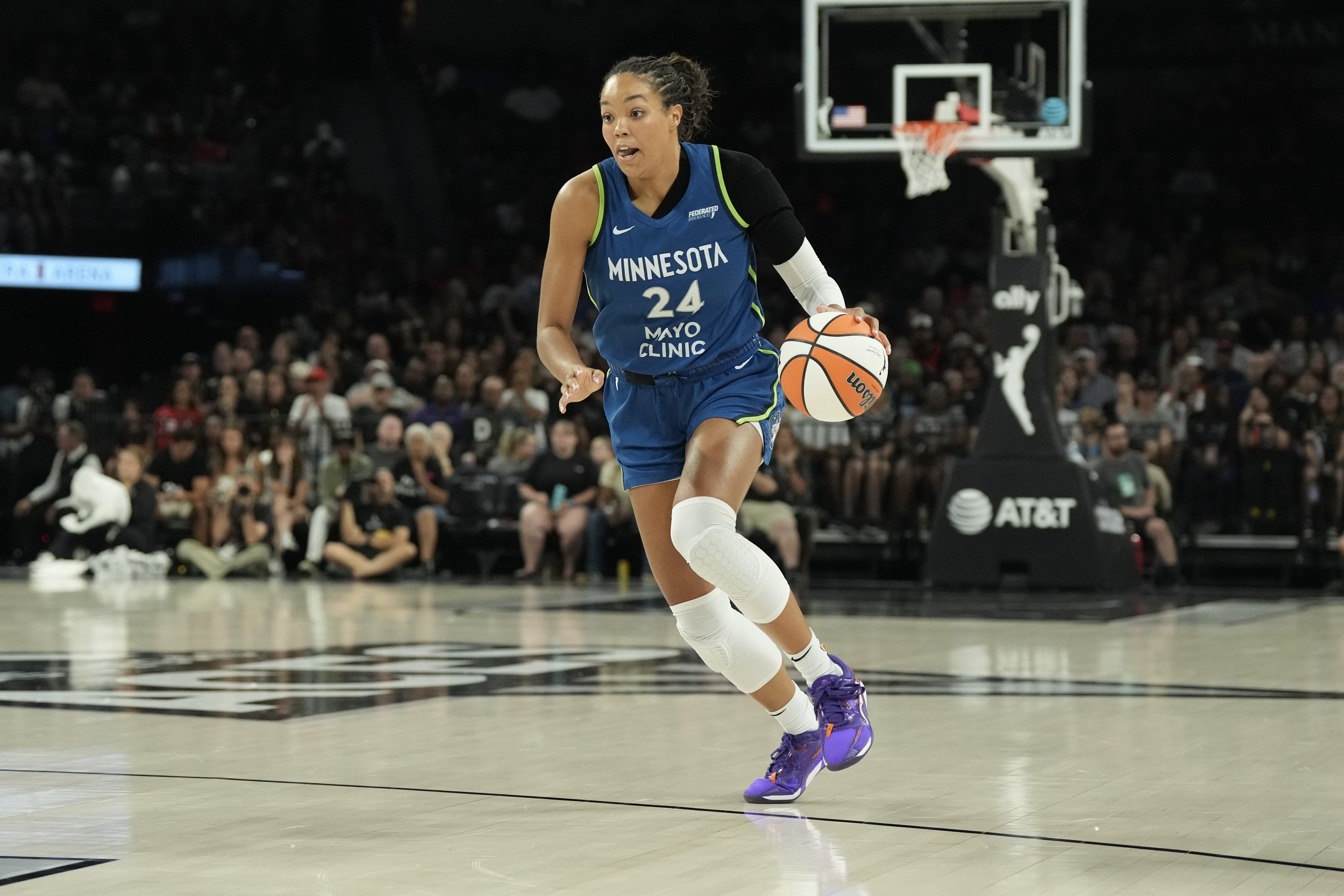 山猫主帅盛赞WNBA首位180俱乐部MVP得主 称科利尔同样实至名归