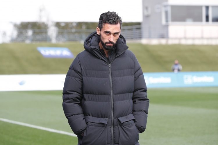 体育赛事-罗马诺：阿韦洛亚能带来冠军则继续执教，否则皇马今夏将另觅新帅