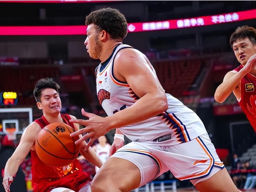 体育赛事-深圳爆冷胜上海，郑永刚赛后道出的秘诀，北控辽篮应该好好学学