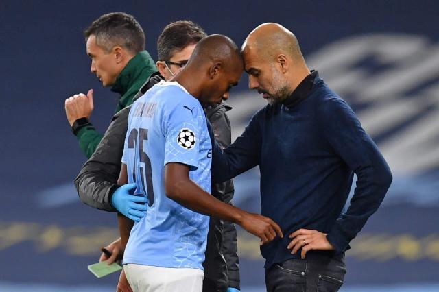 FERNANDINHO-PEP-GUARDIOLA-scaled.jpg
