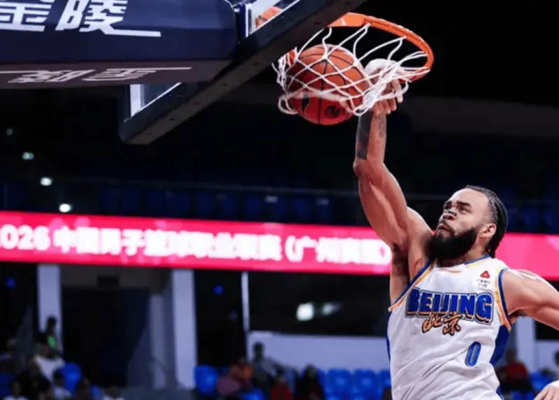 登录入口-麦基出战12分钟，投篮9中4得到8分9篮板1助攻2盖帽